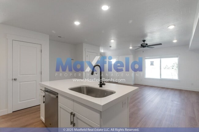 Building Photo - BRAND NEW - 3BD/2.5BTH/2GAR - SPANISH FORK