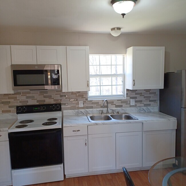 Building Photo - 3785 Union Springs Rd