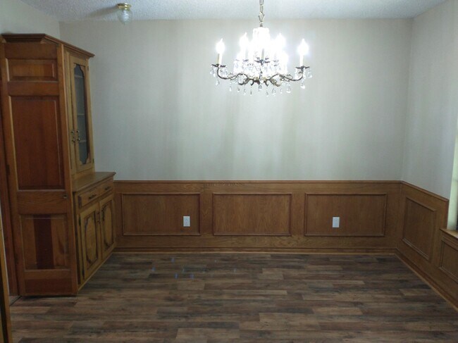 Foto del edificio - 606 Hillcrest Cir