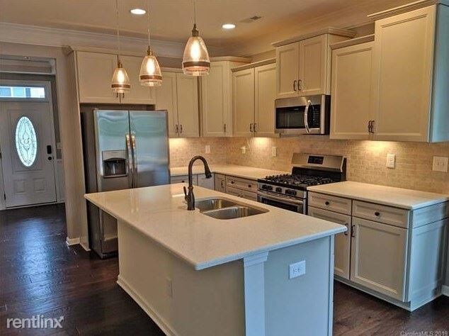 Foto del edificio - 13221 Savannah Point Dr