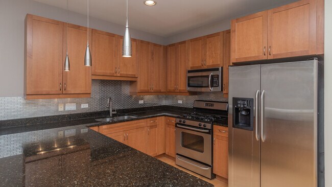 Building Photo - 4553 N Magnolia Ave