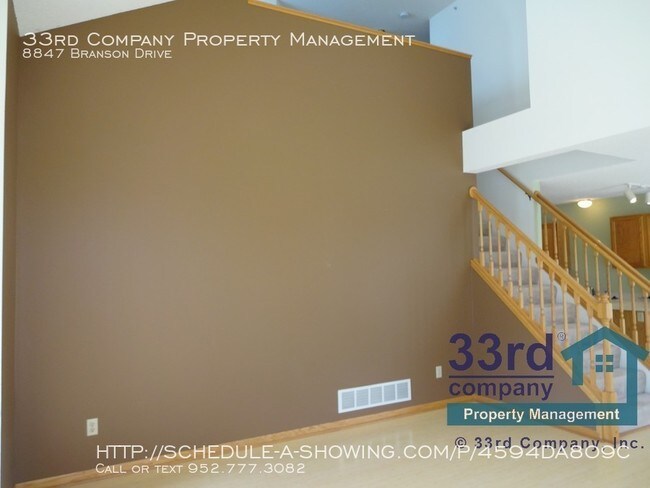 Building Photo - Spacious IGH Townhome!