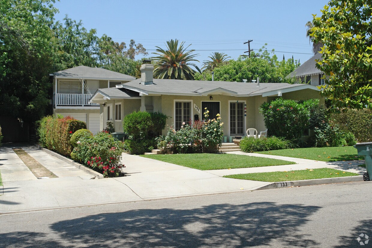 Primary Photo - 137 Greenwood Ave