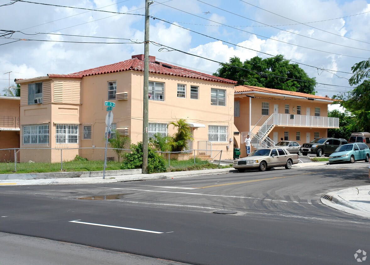 Foto principal - 658 SW 5th Ave