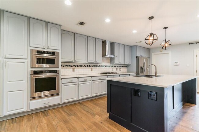 Foto del edificio - 11911 Brookwood Rd