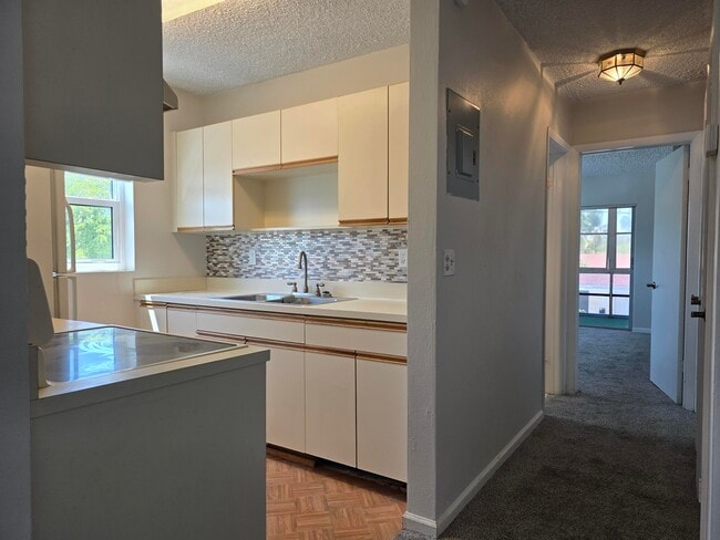Building Photo - 3915 S Flagler Dr