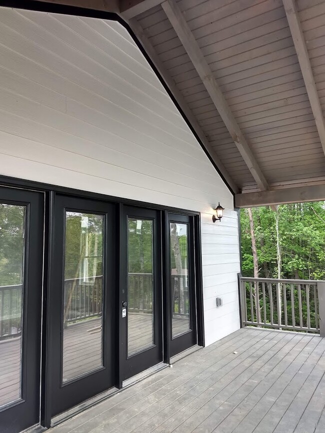 Building Photo - 557 Siever Rd
