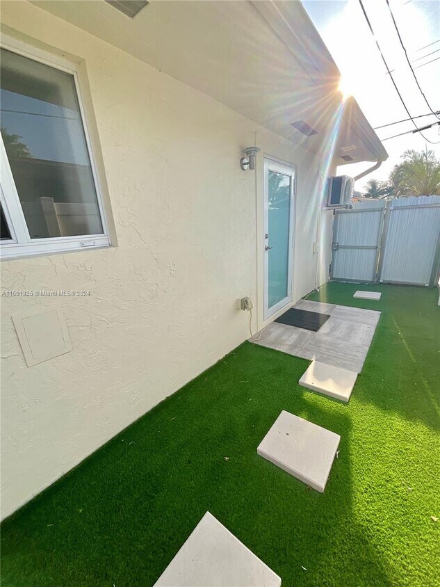Primary Photo - 838 NW 12th Ave