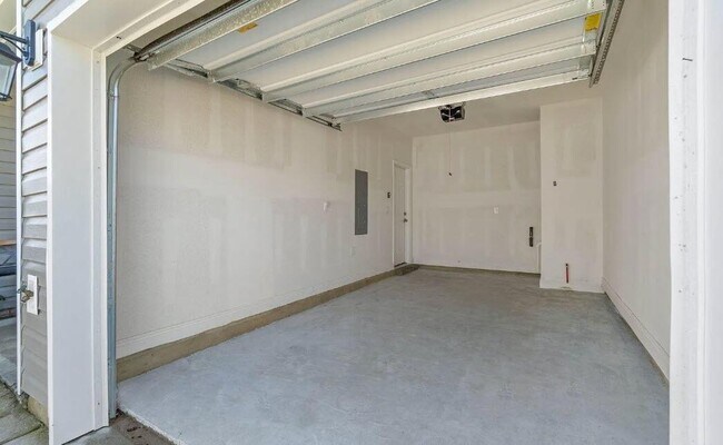 Building Photo - 145 Iron Horse Dr E