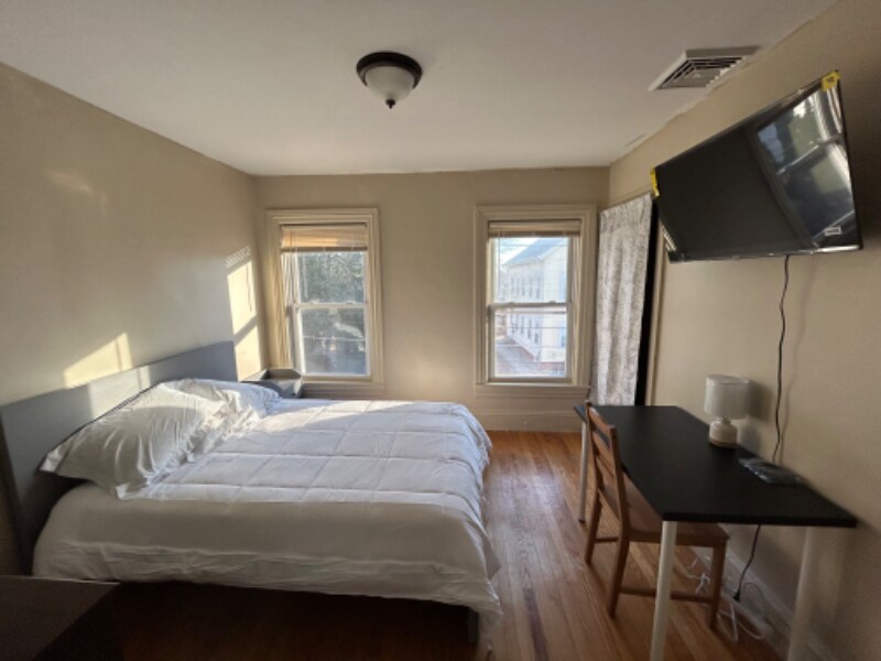 7 Hope St Unit 2, Lincoln, RI 02865 Room for Rent in Lincoln, RI