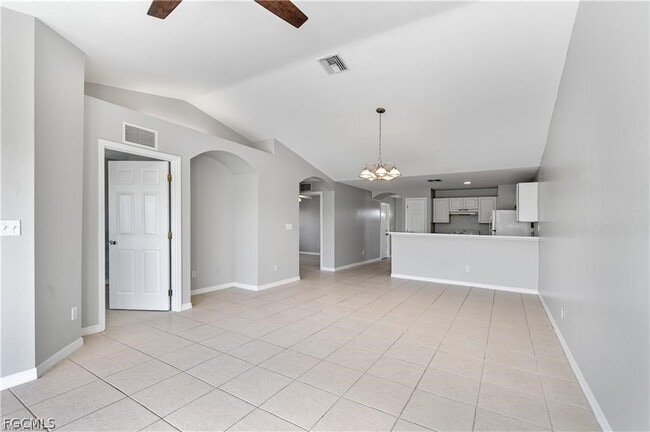 Foto del edificio - 1118 Diplomat Pkwy E