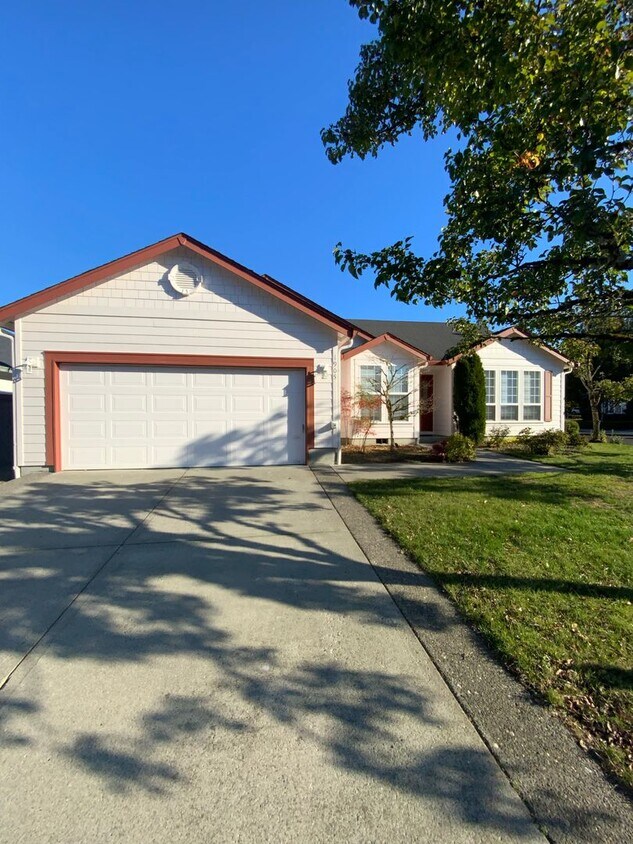Primary Photo - Beautiful Single Level Home on Corner Lot ...