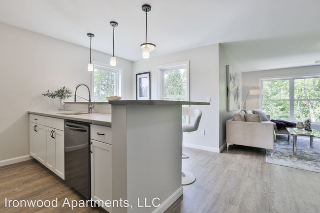 Building Photo - 1 br, 1 bath Apartment - 215 Fairmount Avenue