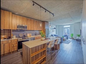 Building Photo - 152 N Ashland Ave
