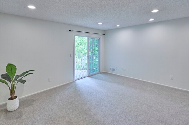 Building Photo - 425 Poets Way