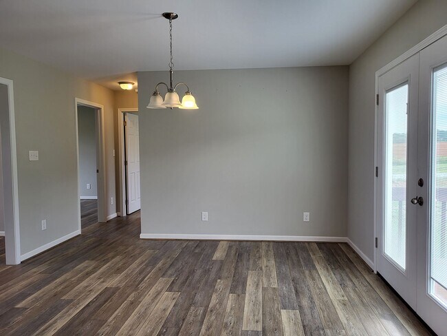 Foto del edificio - 1330 Daniels Rd