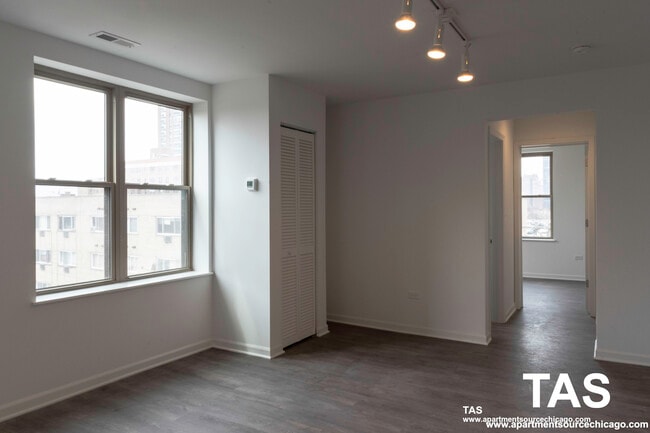 Building Photo - 940 W Winona St