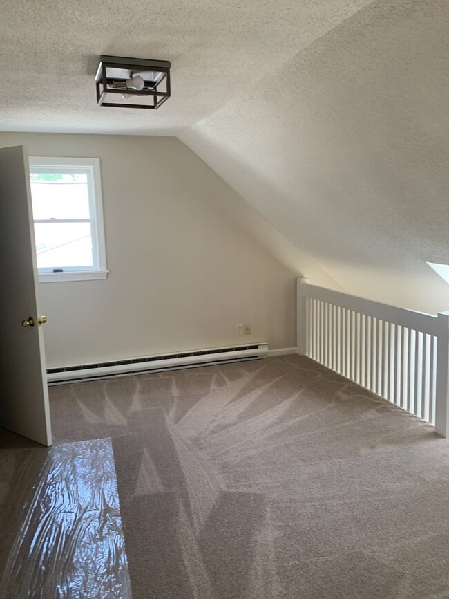 Upstairs loft bedroom - 184 Washington St