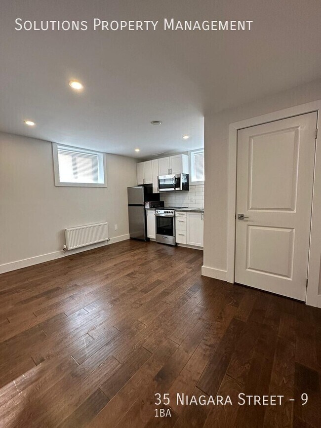 Photo du bâtiment - *Not Your Typical Bachelor Unit*