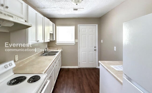 Building Photo - 1850 17th Ct N