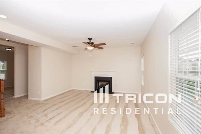 Building Photo - 2037 Silverton Cir