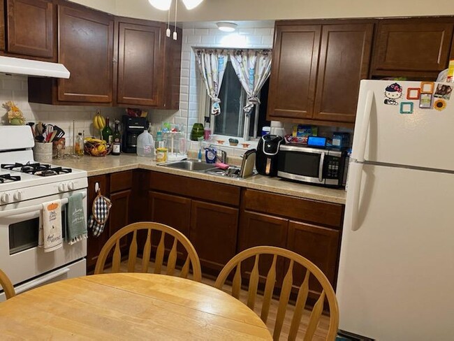 Kitchen - 9514 Lawrence Ct