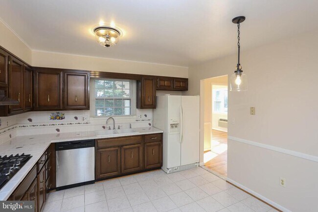 Foto del edificio - 3229 Ramblewood Rd
