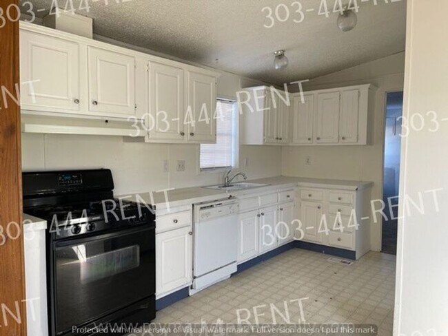 Building Photo - 3 Bedroom 2 Bathroom in Thornton! Move In ...
