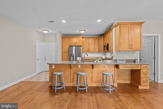 Foto del edificio - 1701 Lake Shore Crest Dr