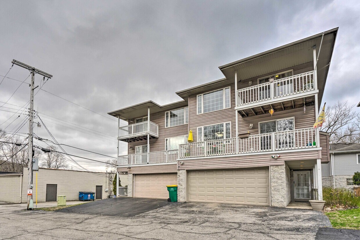 Left side townhouse - 1024 N Shelby Plz