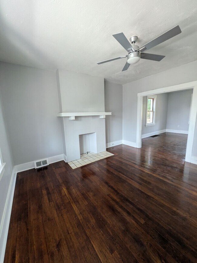 Foto del edificio - Beautifully renovated brick home in Pittsb...