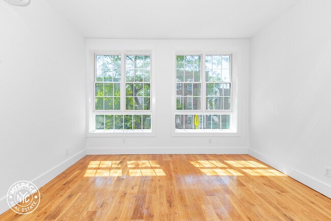 Foto del edificio - 225 Howard Ave