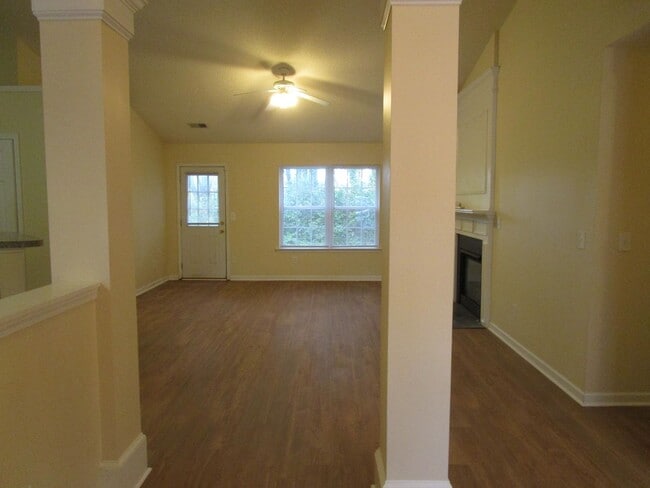 Foto del edificio - 1350 Monterey Dr