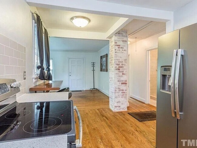 Foto del edificio - **Wayland Heights Ranch Style Home W/ Private Back Yard**