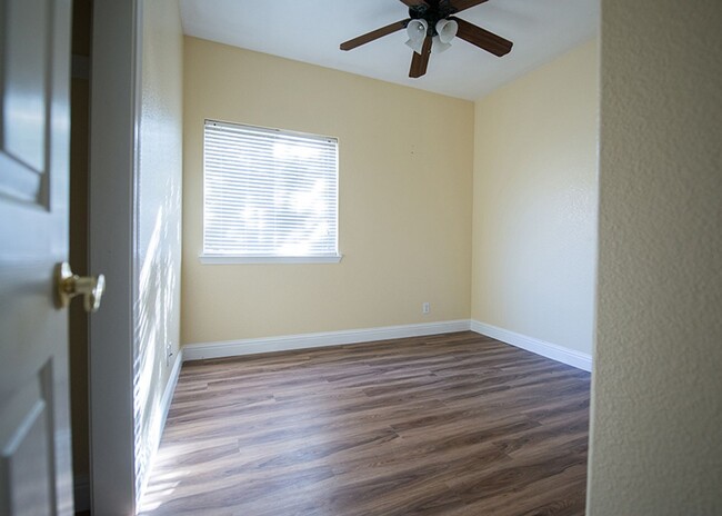 Building Photo - Great Home Available in California Park