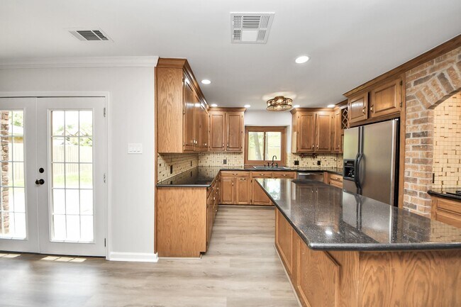 Foto del edificio - 3923 Cypress Lake Dr