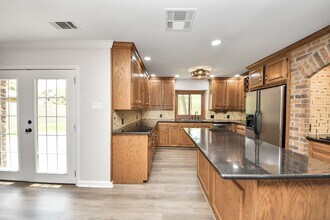 Building Photo - 3923 Cypress Lake Dr