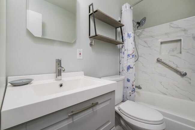 Foto del edificio - 7971 Hanford Way