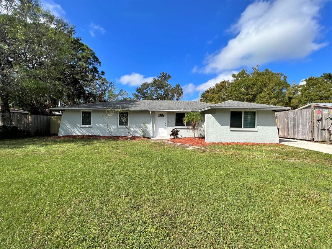 2834 Linwood Dr House Rental in Sarasota, FL