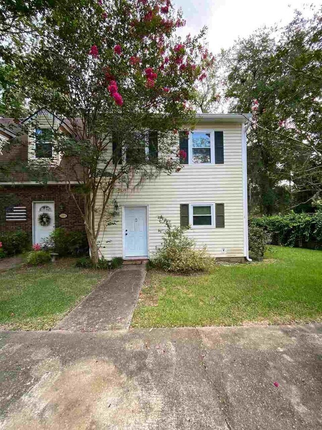 Building Photo - 2393 Gregory Dr