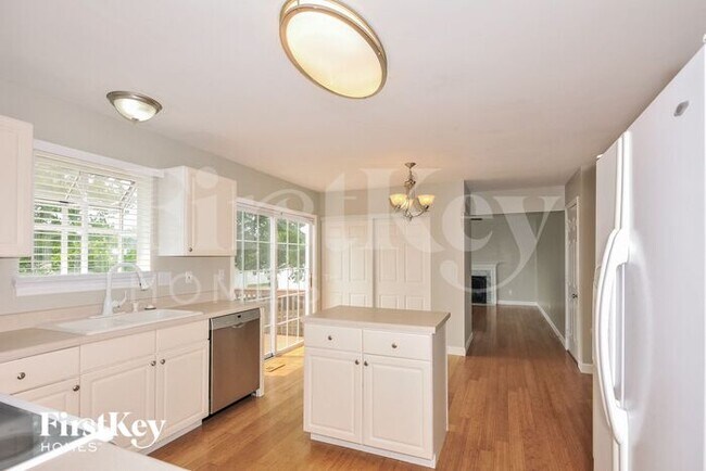 Foto del edificio - 124 Royallsprings Pkwy