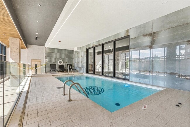 Building Photo - 1700 Boul Angrignon