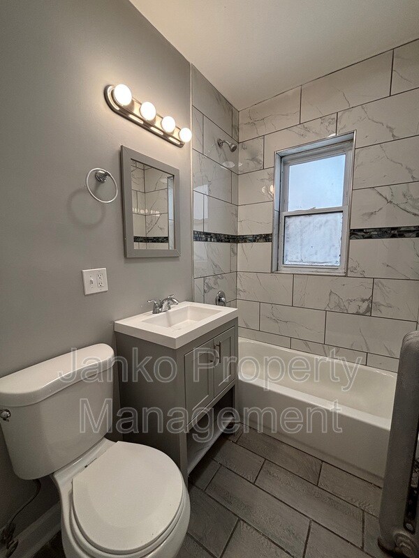 Foto del edificio - 3114 W 61st St