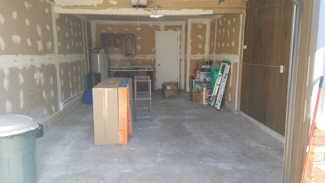 Building Photo - Colonial Heights