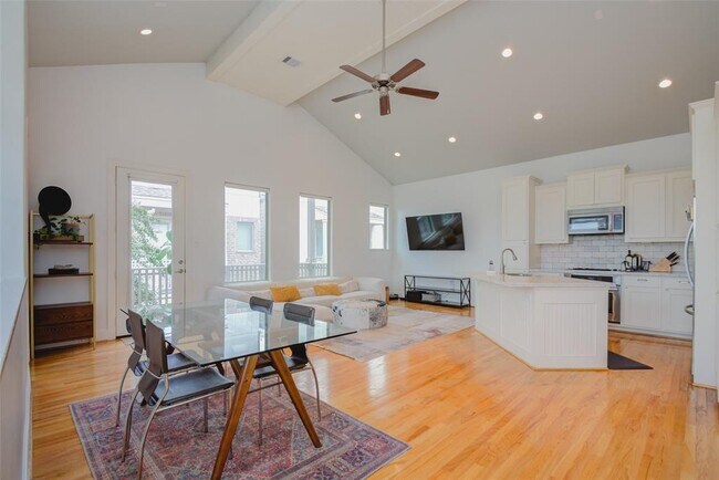 Foto del edificio - 627 Rutland St