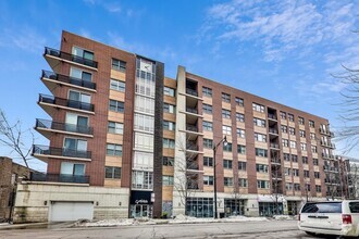Building Photo - 873 N Larrabee St