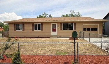 Building Photo - 2505 Gina Dr