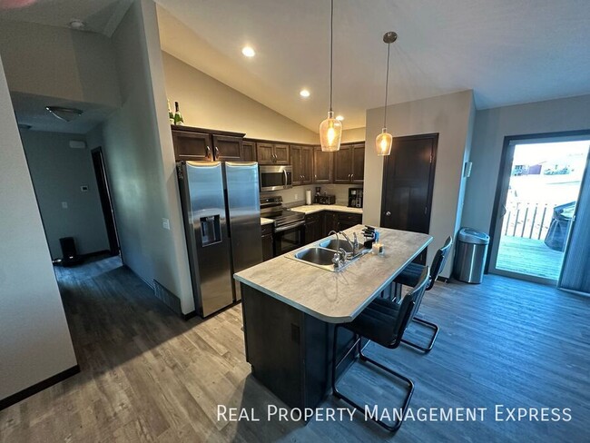 Building Photo - 4 Bedroom 3 Bathroom Home for Rent