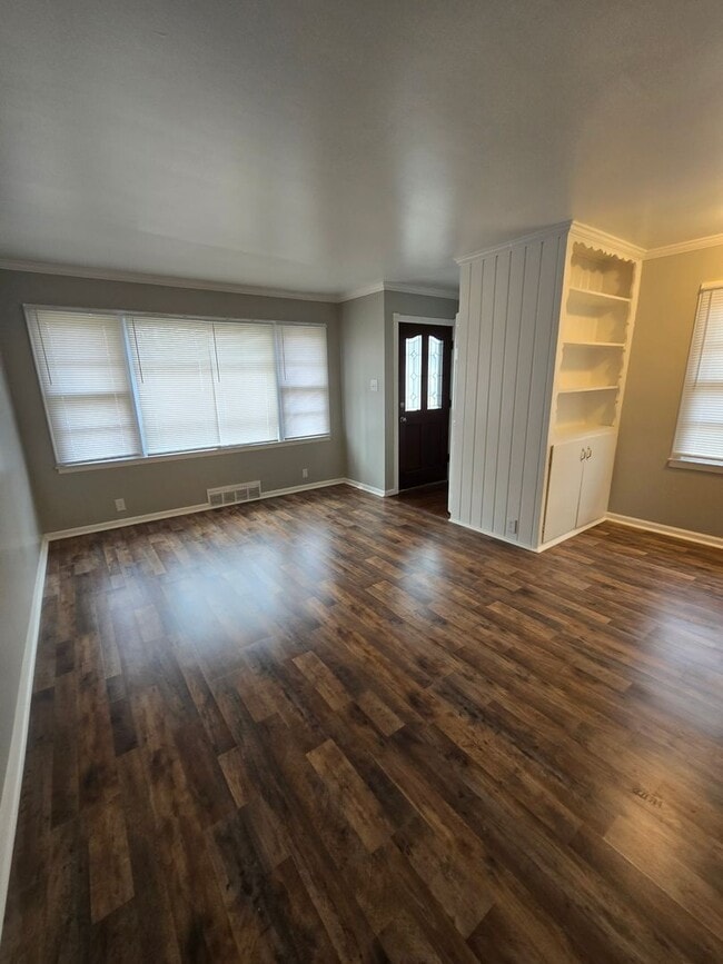 Foto del edificio - Three Bedroom Home Located in Warren Township near 10th and Franklin Rd