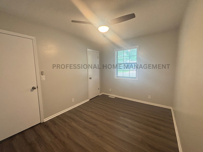 Foto del edificio - Welcome to your beautifully renovated 4-be...